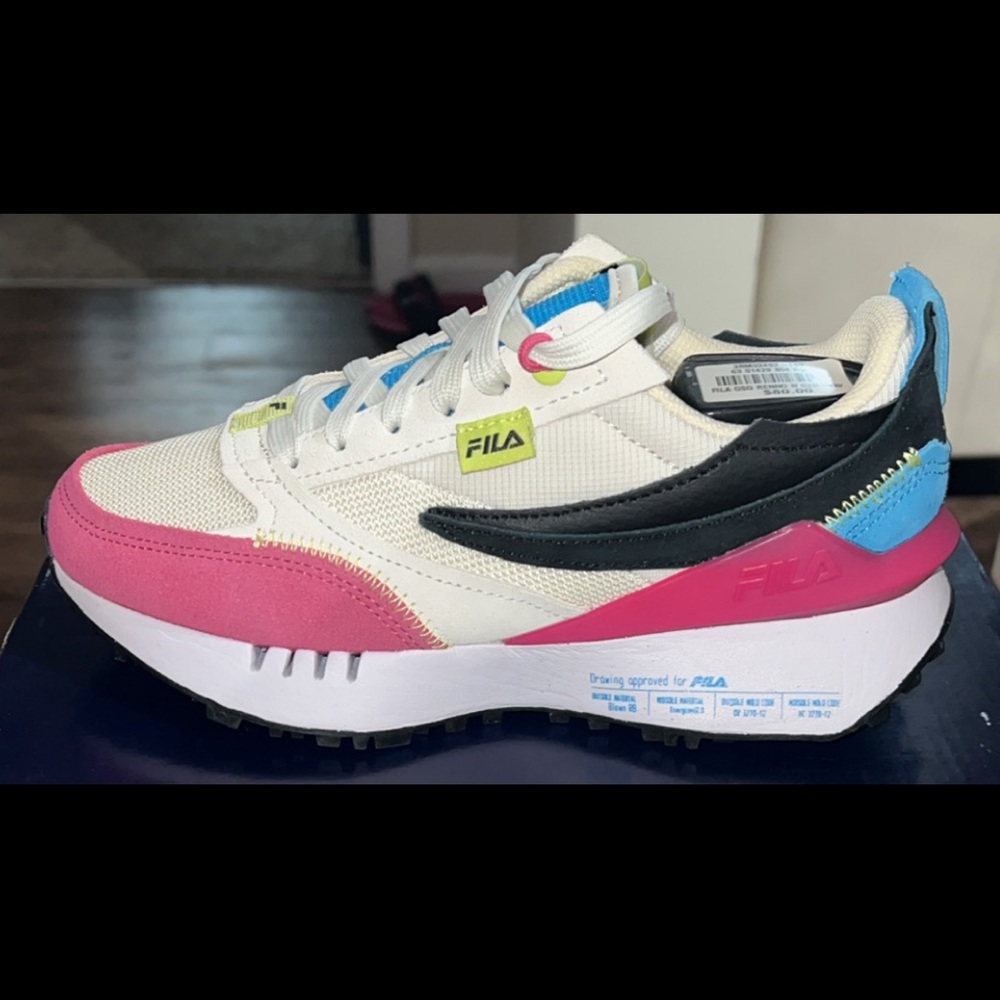 Fila renno BRAND NEW grade school sizes available 5Y, 6.5Y